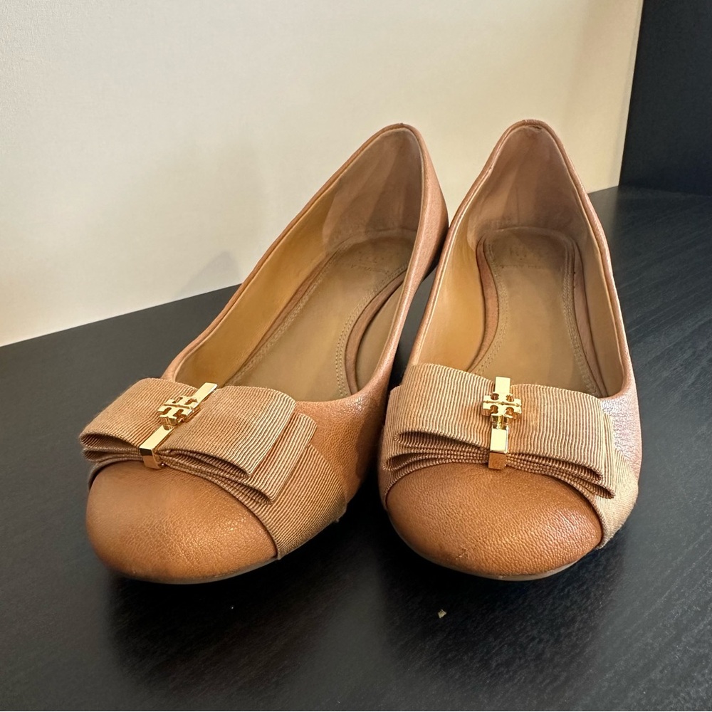 Tory Burch Tan Trudy 45 mm Closed Toe Wedge Heels, Size 6.5 W
